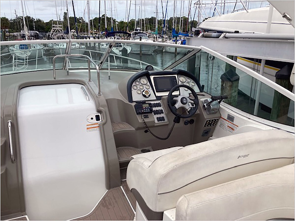 2009-cruisers-yachts-35-1-6480e2