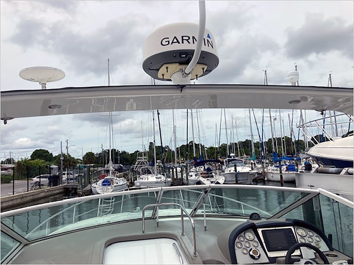 2009-cruisers-yachts-35-1-6480e2