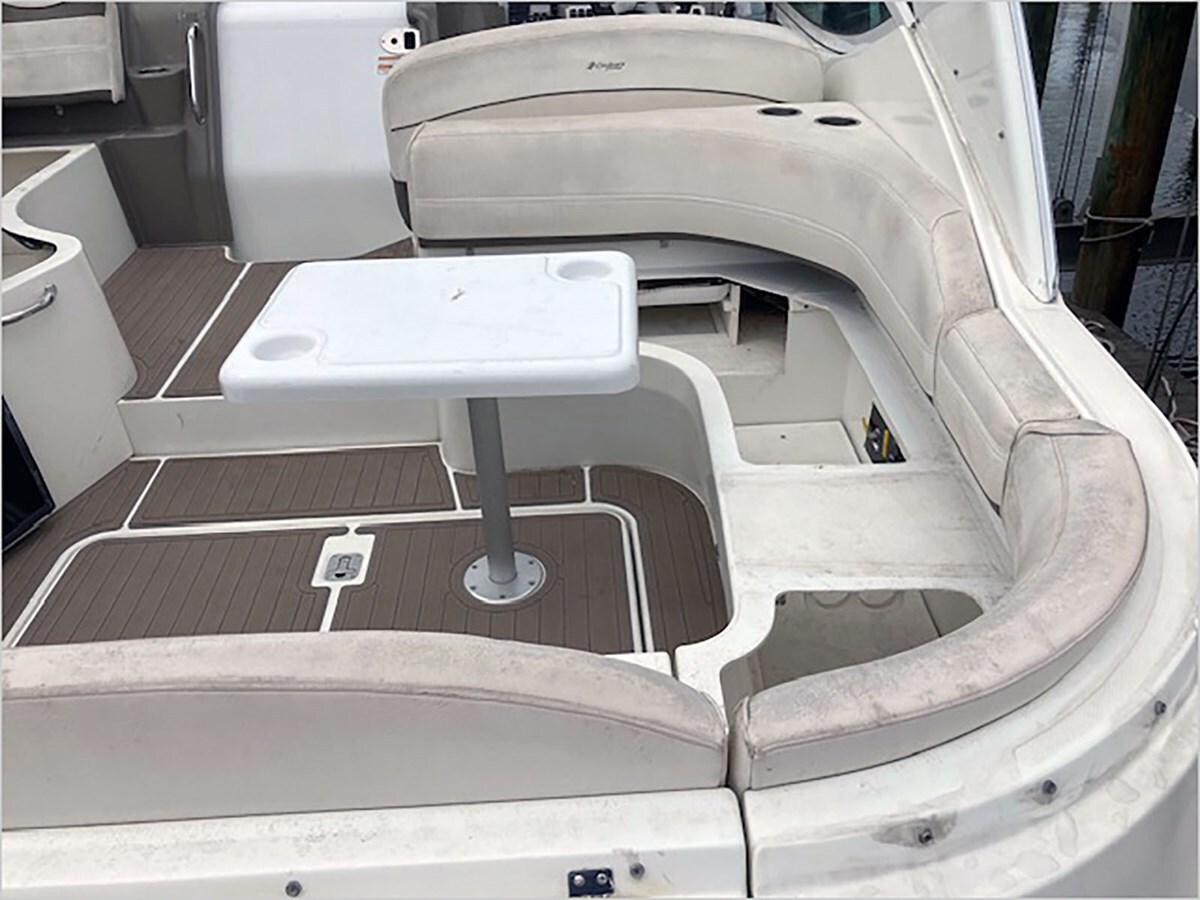 2009-cruisers-yachts-35-1-6480e2