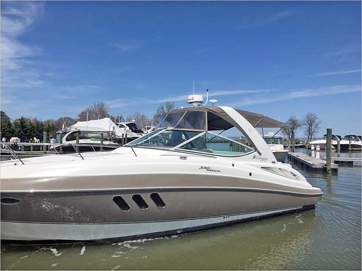 2009-cruisers-yachts-35-1-6480e2