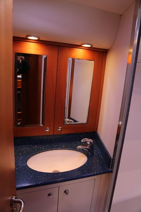 2009-discovery-55-9-b1caca