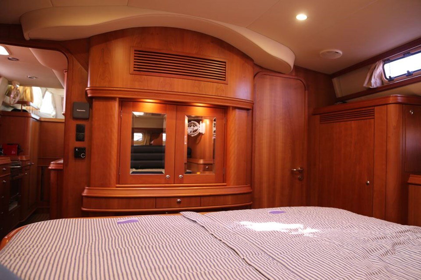 2009-discovery-55-9-b1caca