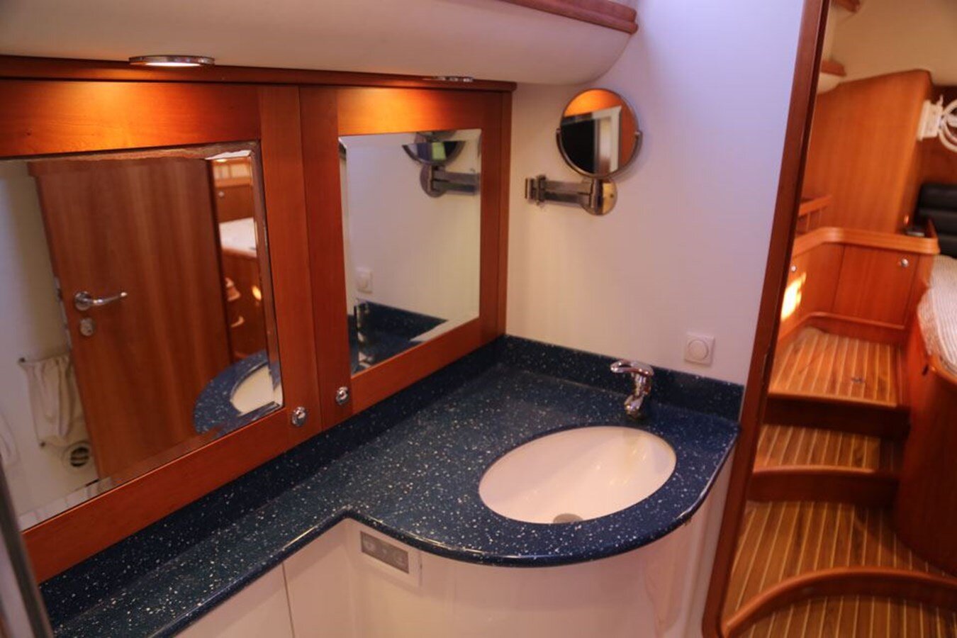 2009-discovery-55-9-b1caca