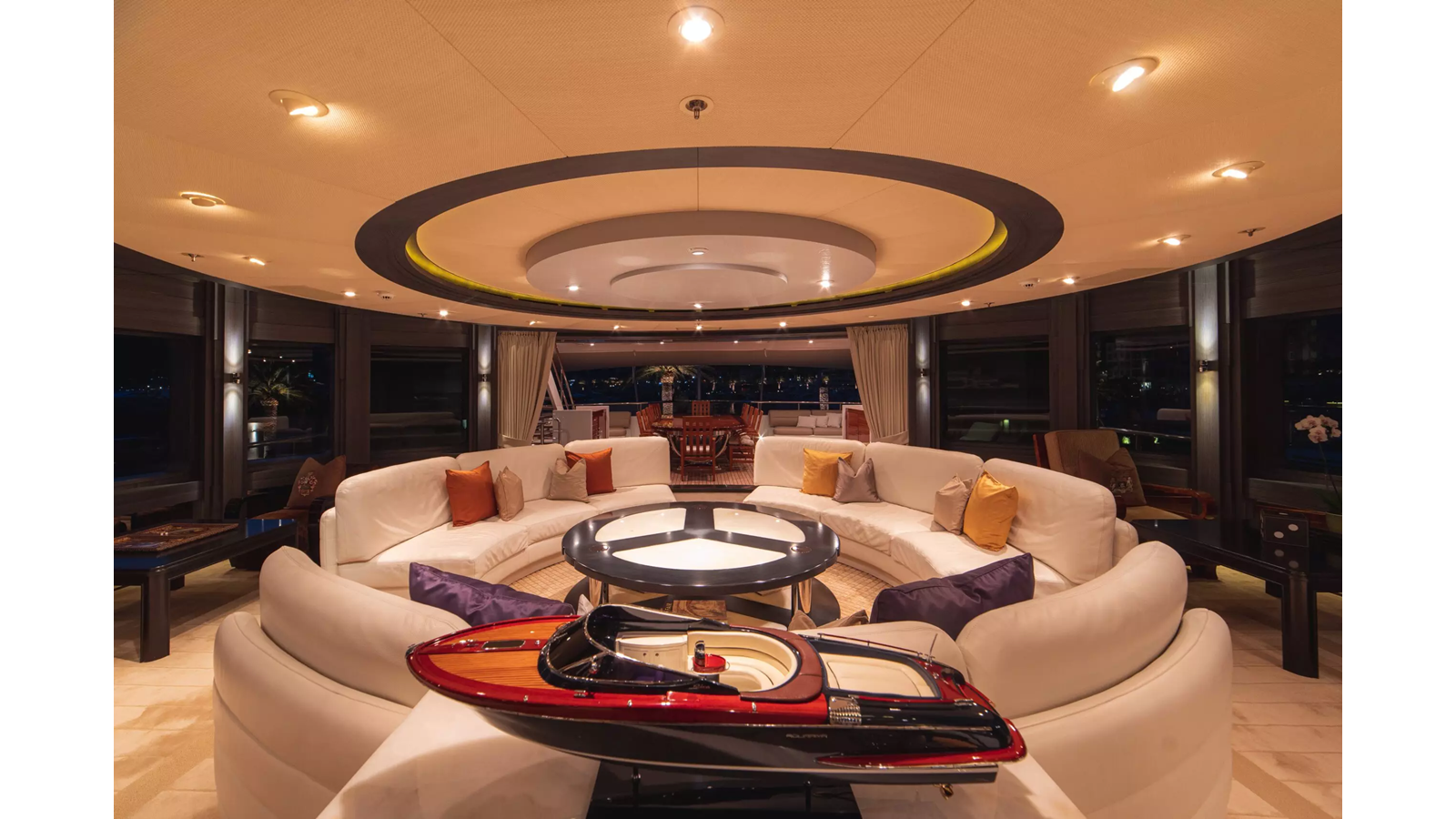 2009 FEADSHIP 213' 4