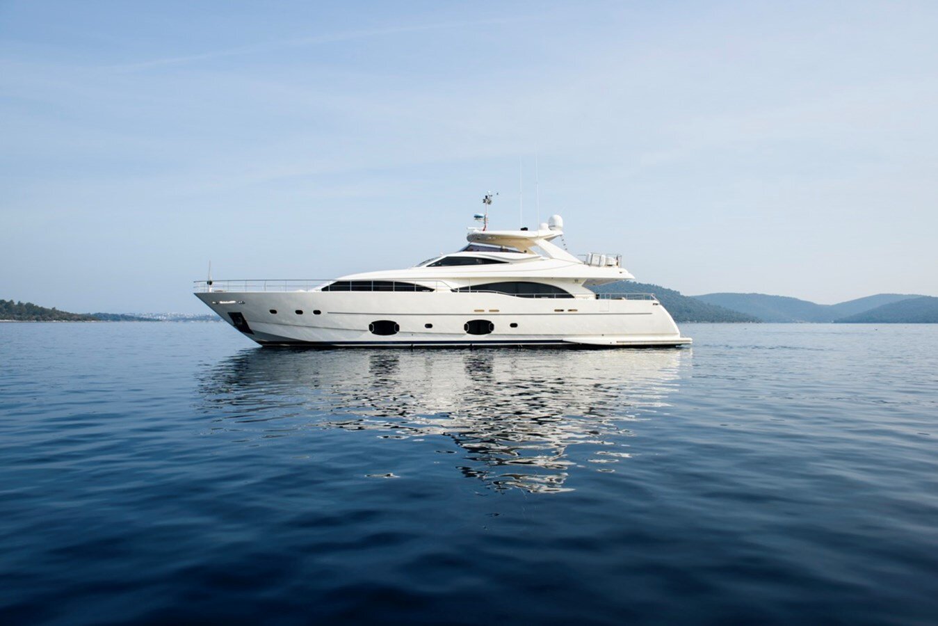 2009-ferretti-custom-line-97-6-b033c1