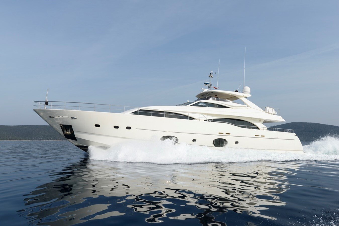 2009-ferretti-custom-line-97-6-b033c1