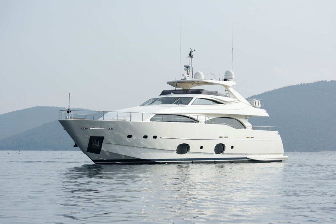 2009-ferretti-custom-line-97-6-b033c1