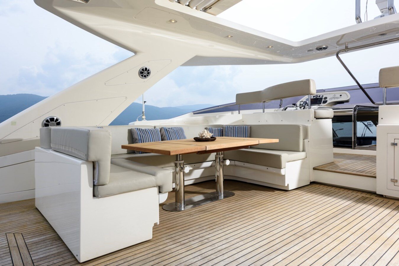 2009-ferretti-custom-line-97-6-b033c1