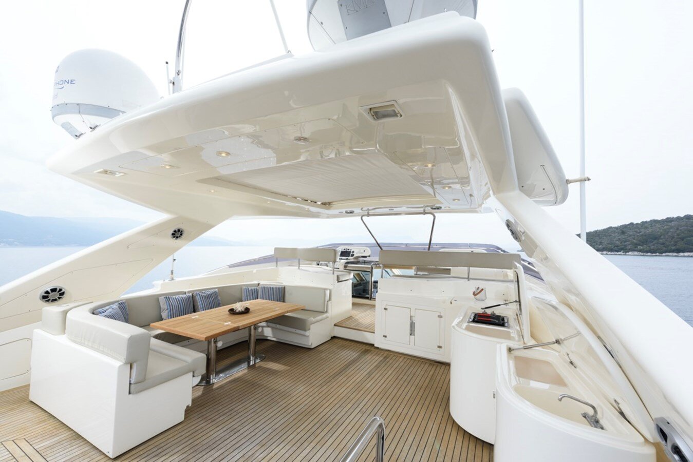 2009-ferretti-custom-line-97-6-b033c1