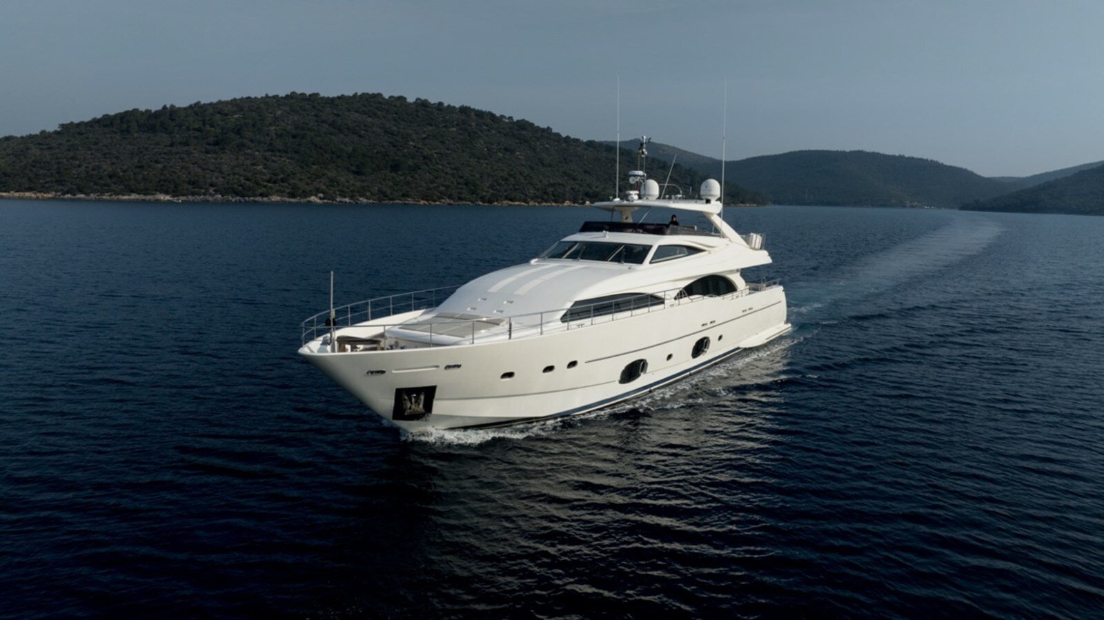 2009-ferretti-custom-line-97-6-b033c1