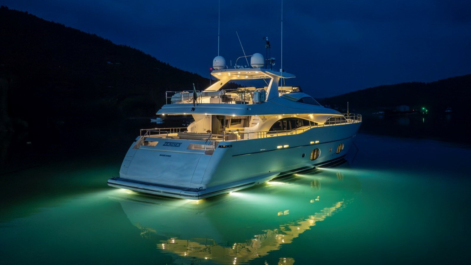 2009-ferretti-custom-line-97-6-b033c1