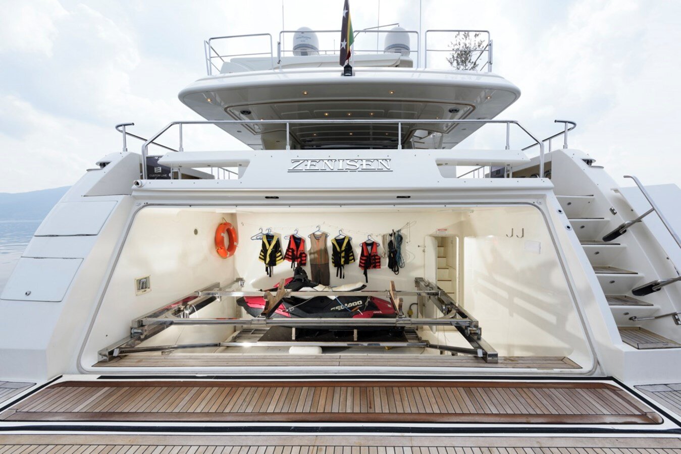 2009-ferretti-custom-line-97-6-b033c1