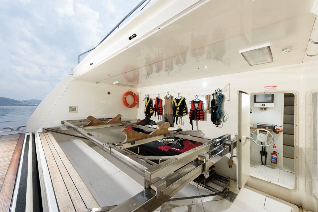 2009-ferretti-custom-line-97-6-b033c1