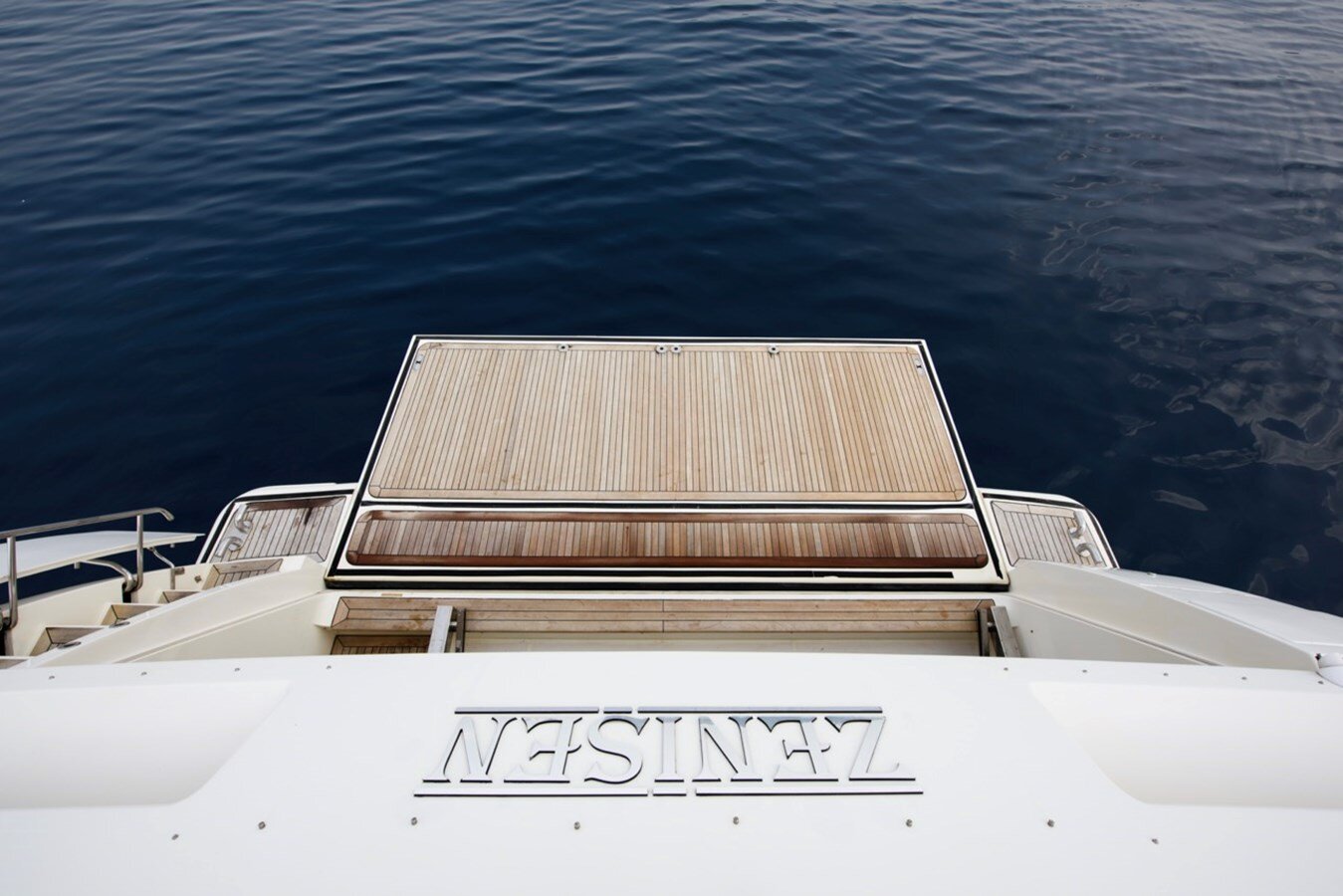 2009-ferretti-custom-line-97-6-b033c1