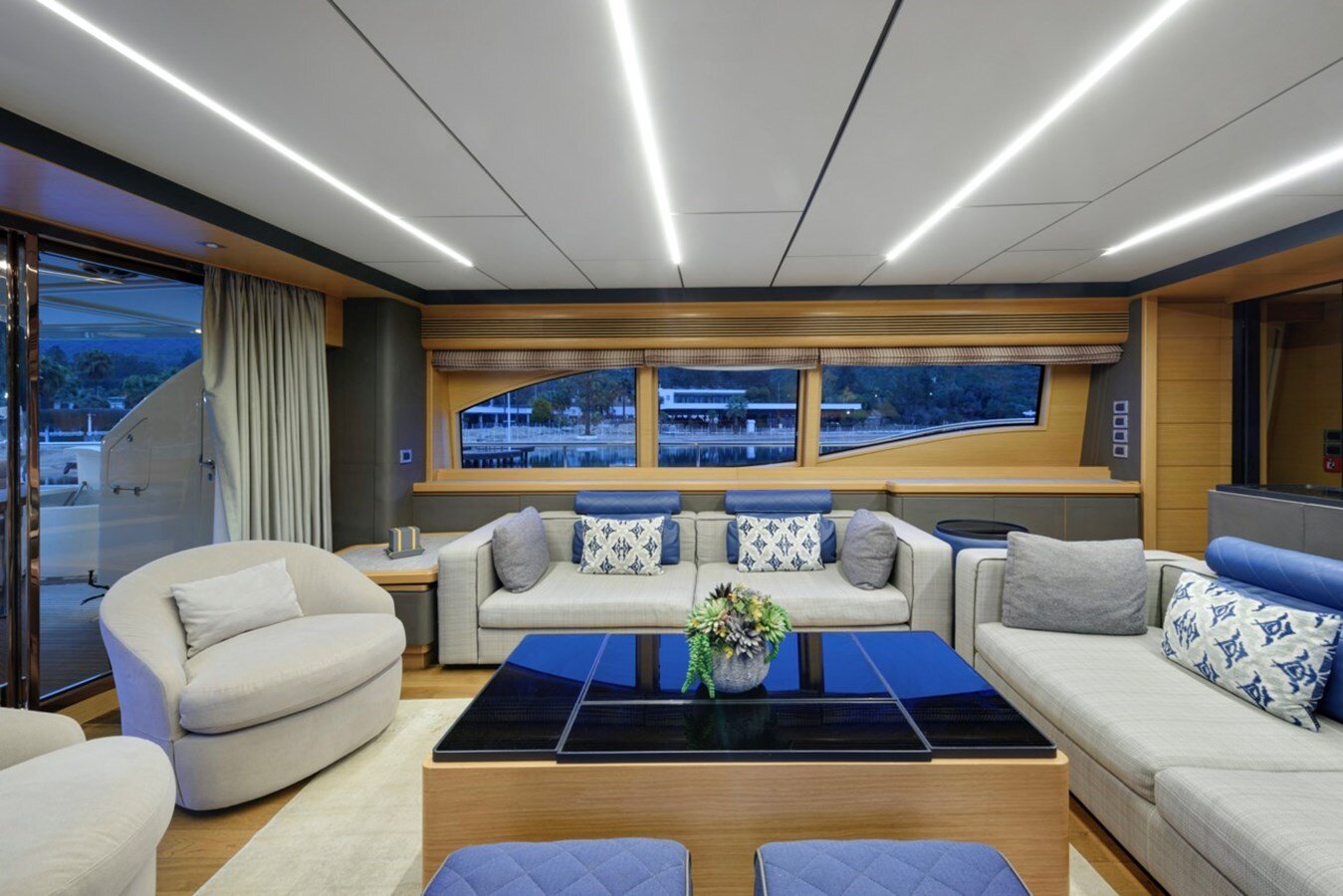 2009-ferretti-custom-line-97-6-b033c1