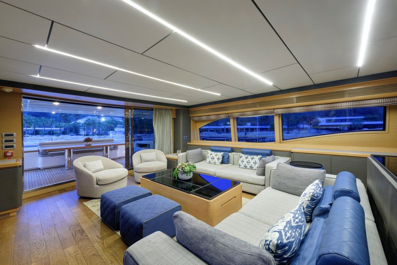 2009-ferretti-custom-line-97-6-b033c1