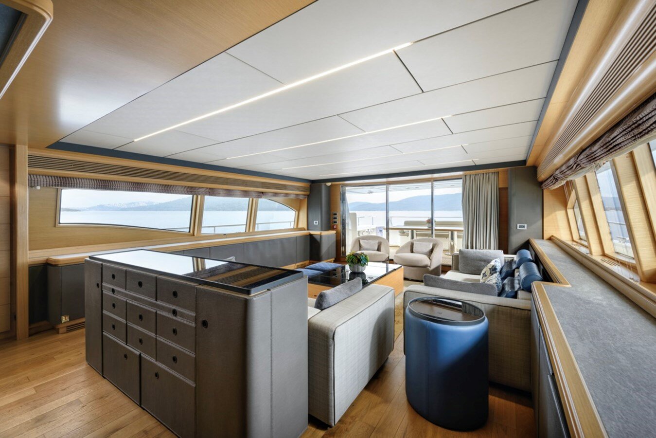 2009-ferretti-custom-line-97-6-b033c1