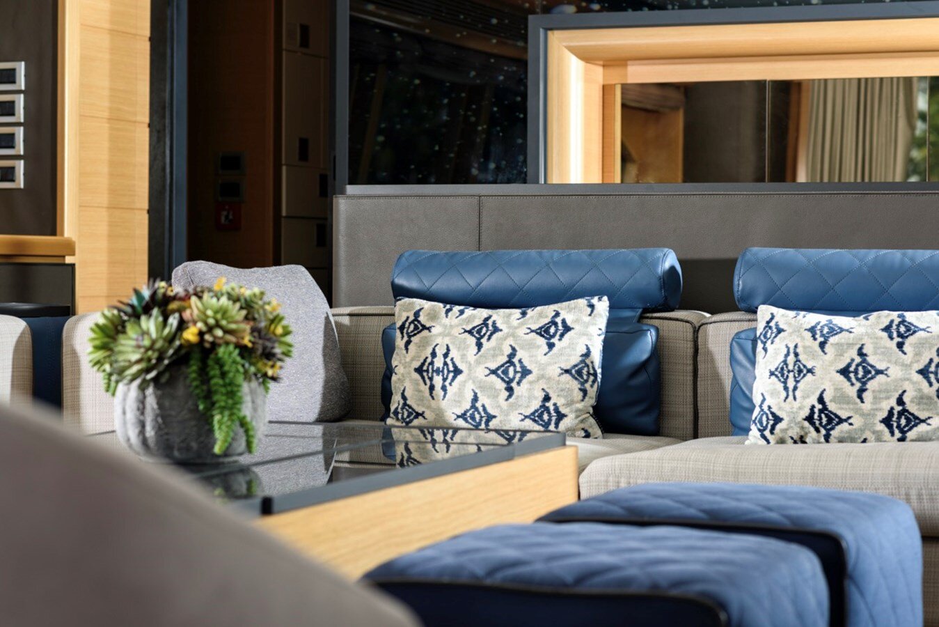 2009-ferretti-custom-line-97-6-b033c1