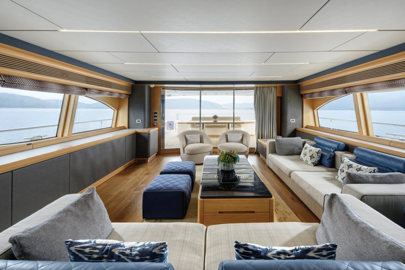 2009-ferretti-custom-line-97-6-b033c1