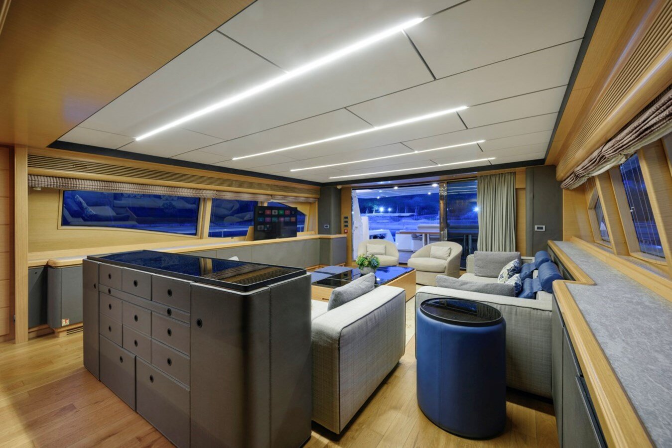 2009-ferretti-custom-line-97-6-b033c1