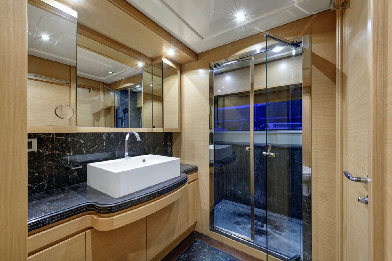 2009-ferretti-custom-line-97-6-b033c1