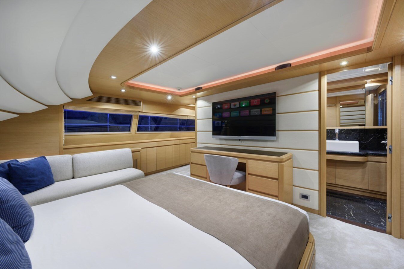 2009-ferretti-custom-line-97-6-b033c1