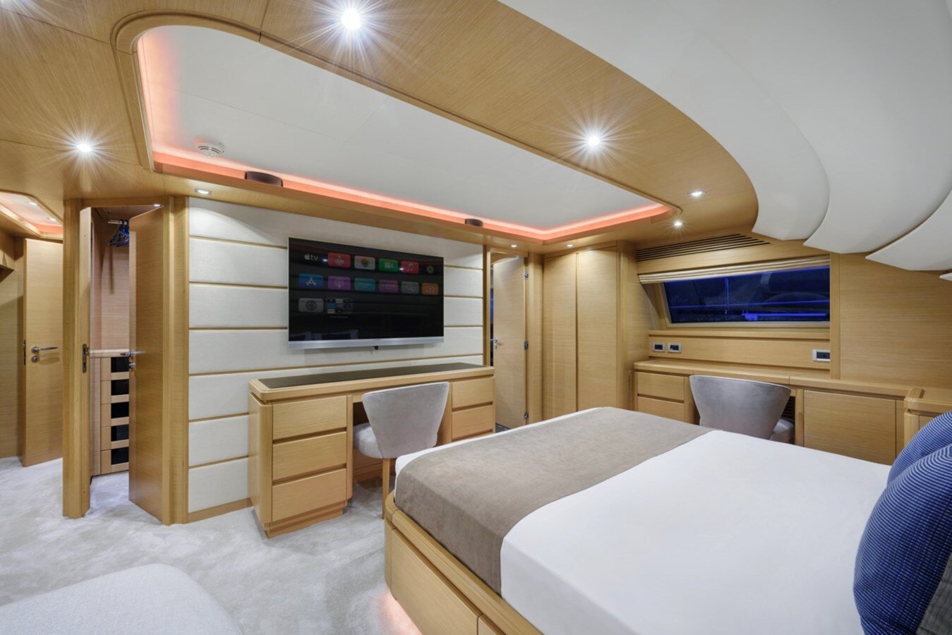 2009-ferretti-custom-line-97-6-b033c1