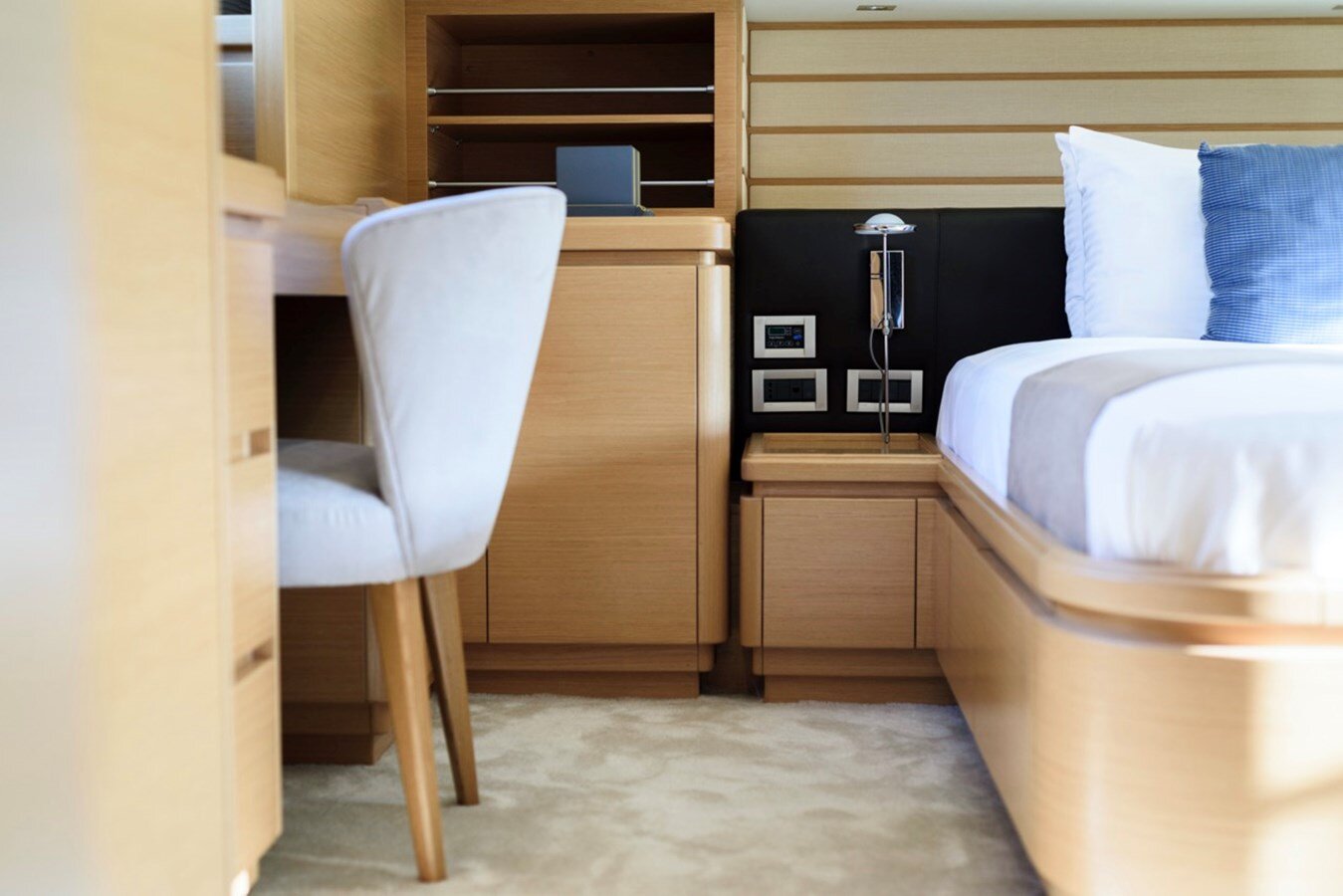 2009-ferretti-custom-line-97-6-b033c1