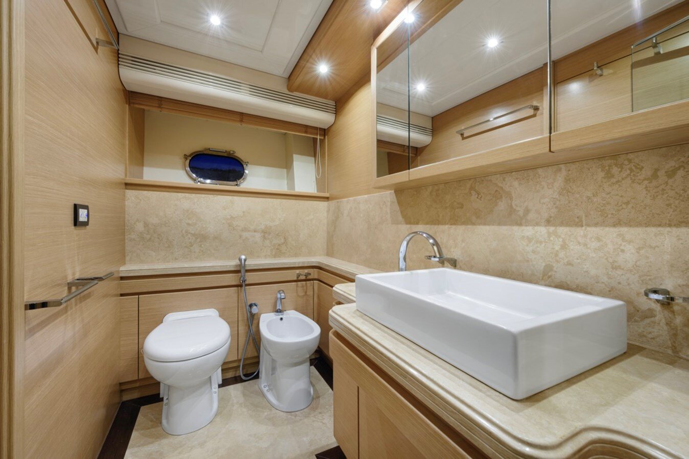 2009-ferretti-custom-line-97-6-b033c1