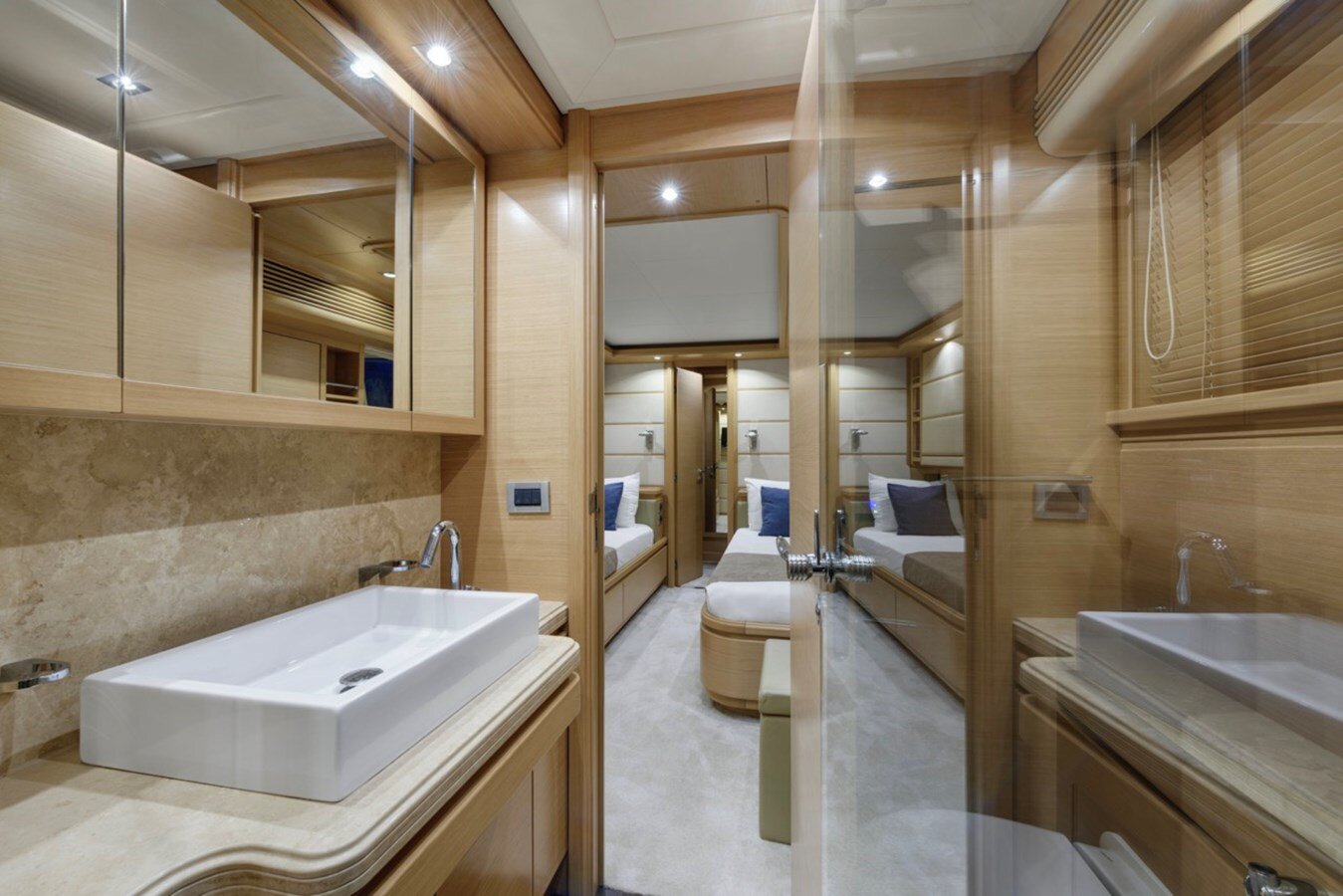 2009-ferretti-custom-line-97-6-b033c1