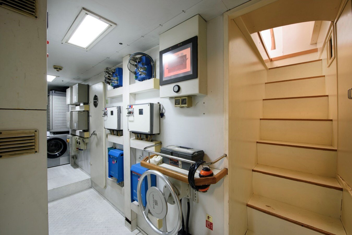 2009-ferretti-custom-line-97-6-b033c1