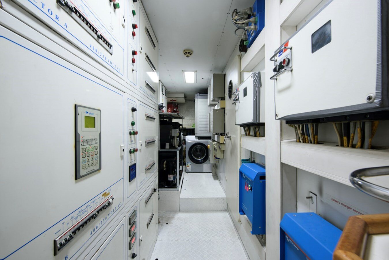 2009-ferretti-custom-line-97-6-b033c1