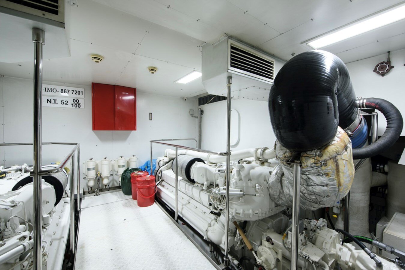 2009-ferretti-custom-line-97-6-b033c1