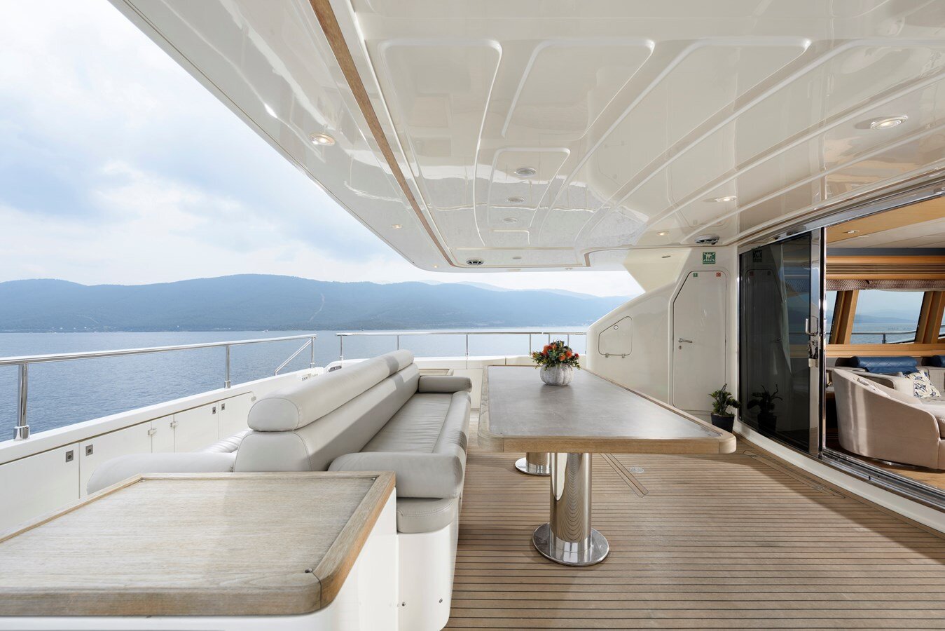 2009-ferretti-custom-line-97-6-b033c1