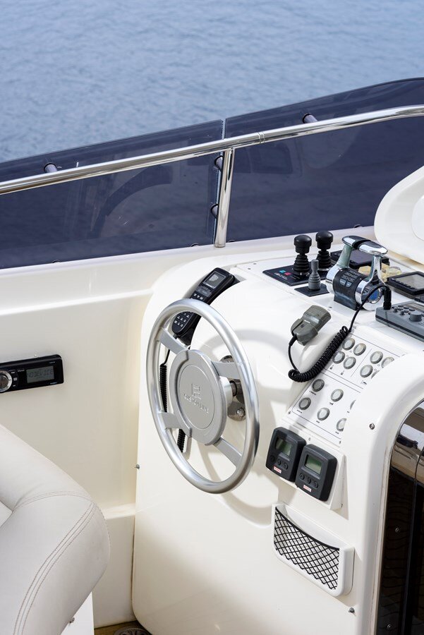 2009-ferretti-custom-line-97-6-b033c1