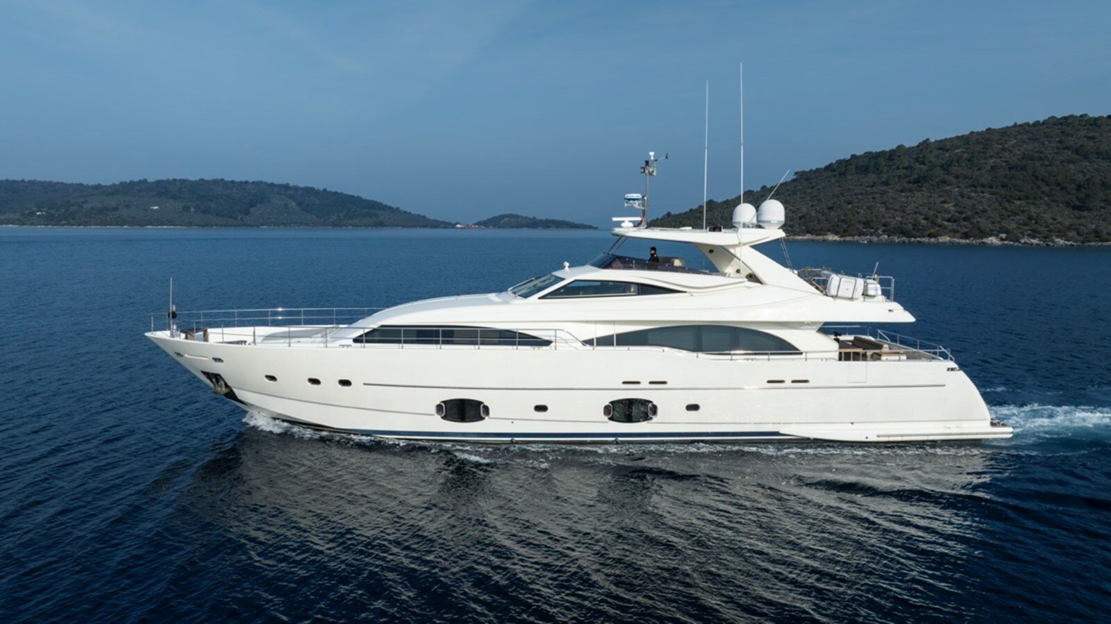 2009-ferretti-custom-line-97-6-b033c1
