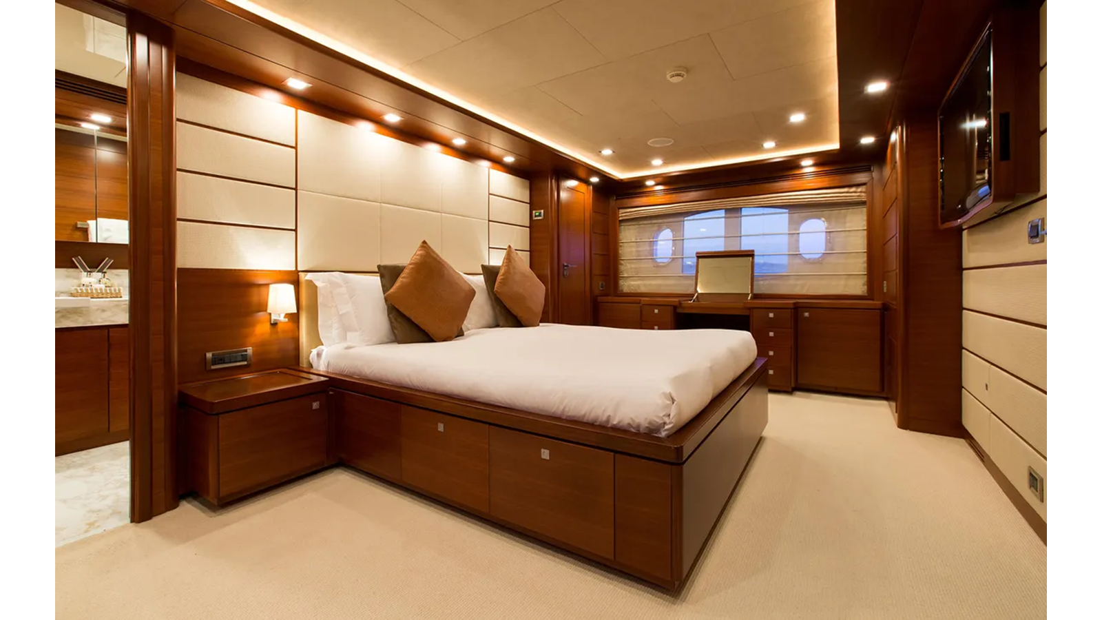 2009 FERRETTI YACHTS 111' 7