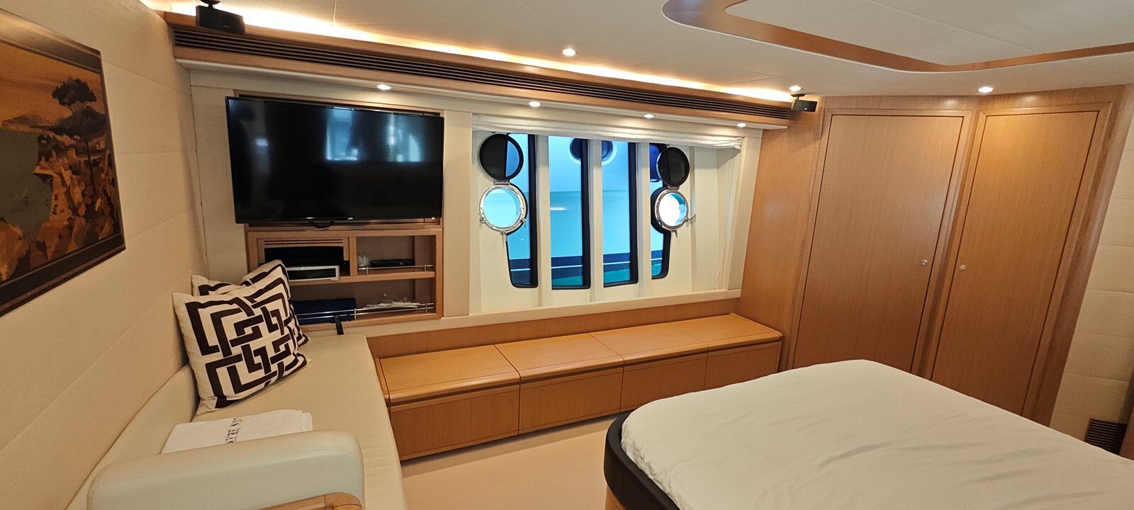 2009-ferretti-yachts-83-694aa5