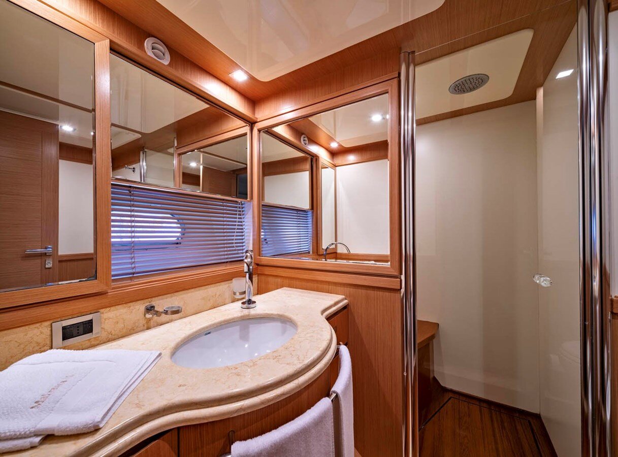 2009 FERRETTI YACHTS 86'