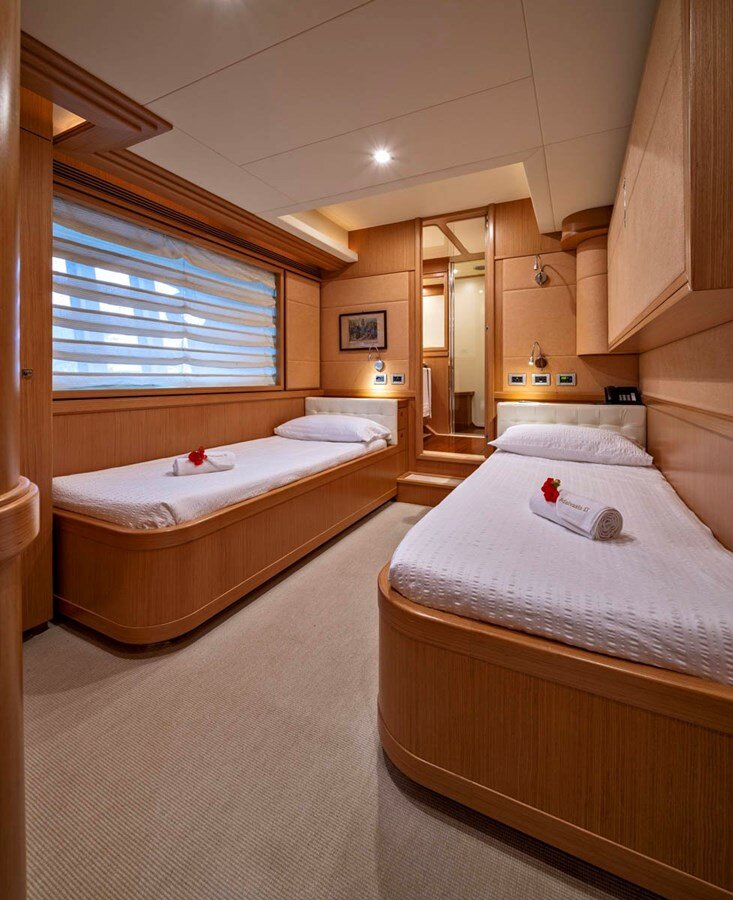 2009 FERRETTI YACHTS 86'