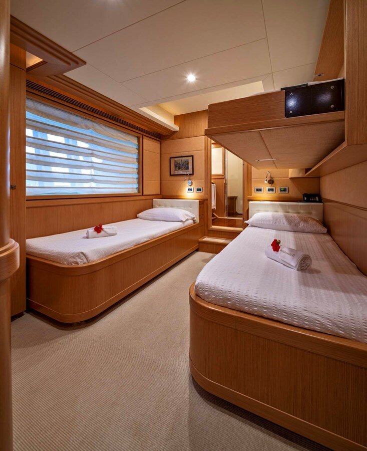 2009 FERRETTI YACHTS 86'