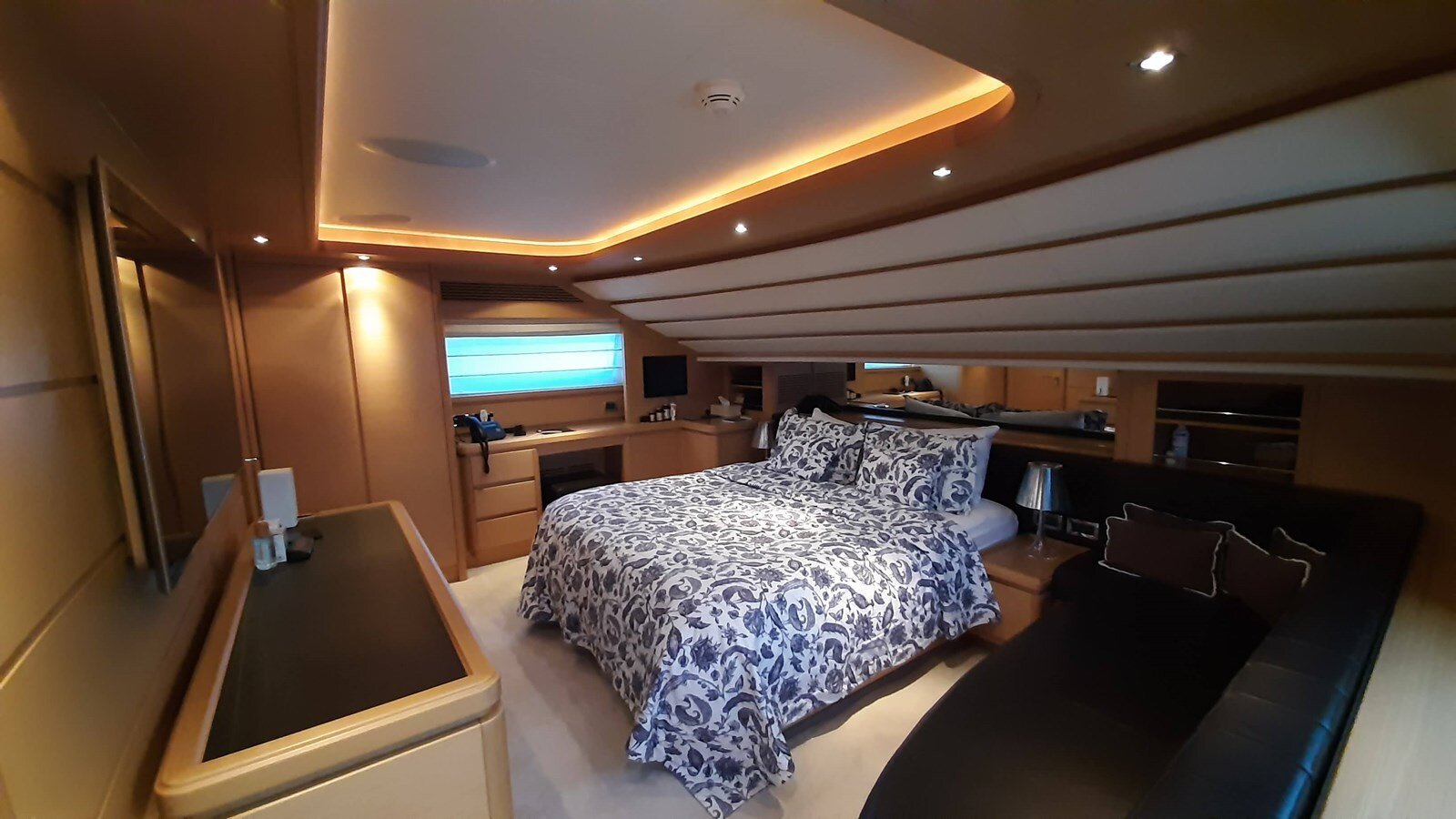 2009-ferretti-yachts-97-6-0ee503