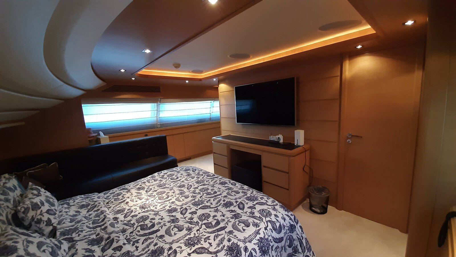 2009-ferretti-yachts-97-6-0ee503