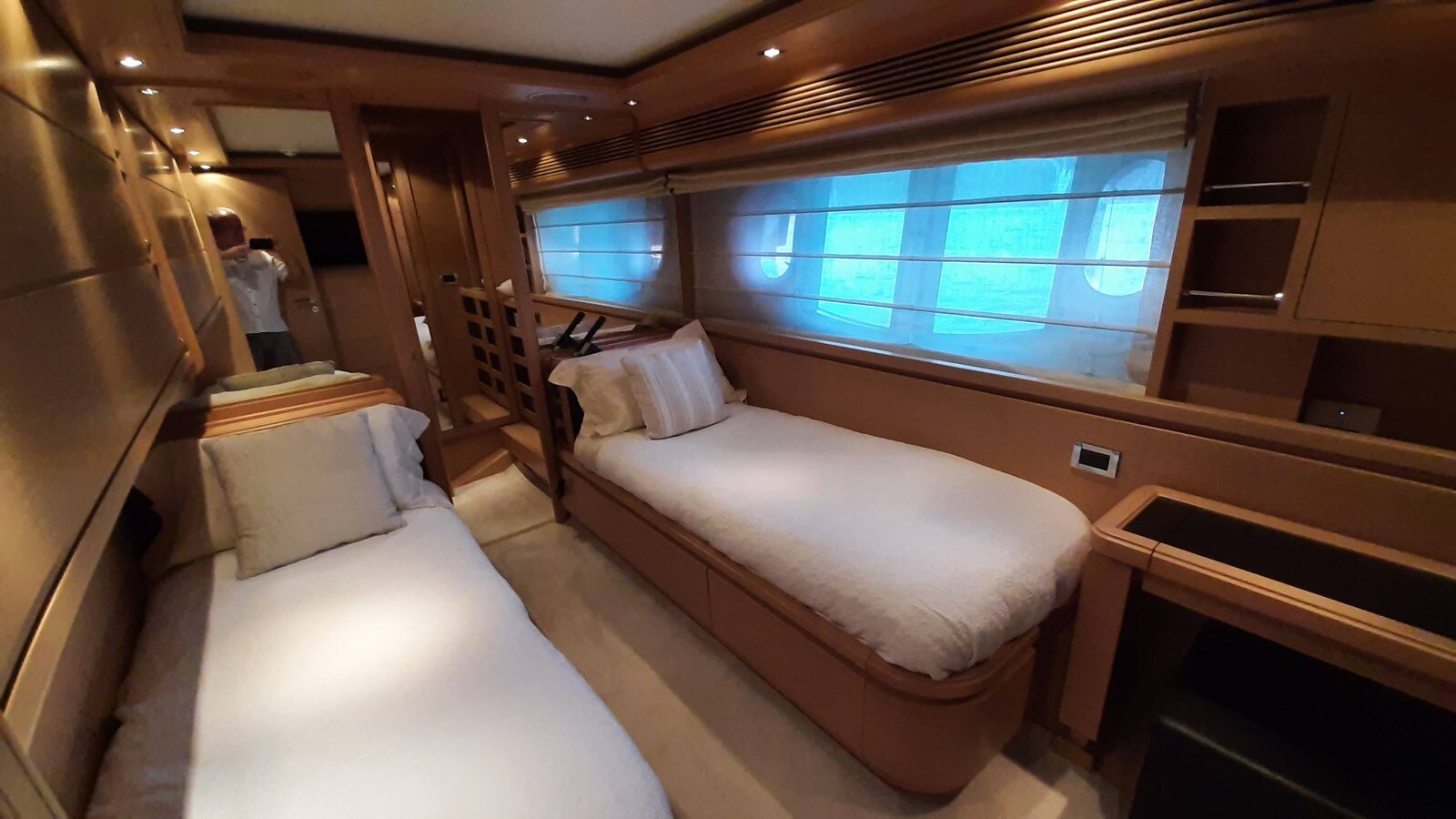 2009-ferretti-yachts-97-6-0ee503