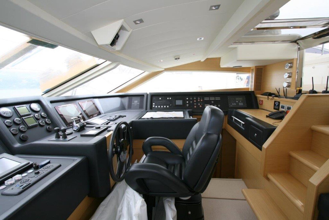 2009-ferretti-yachts-97-892971