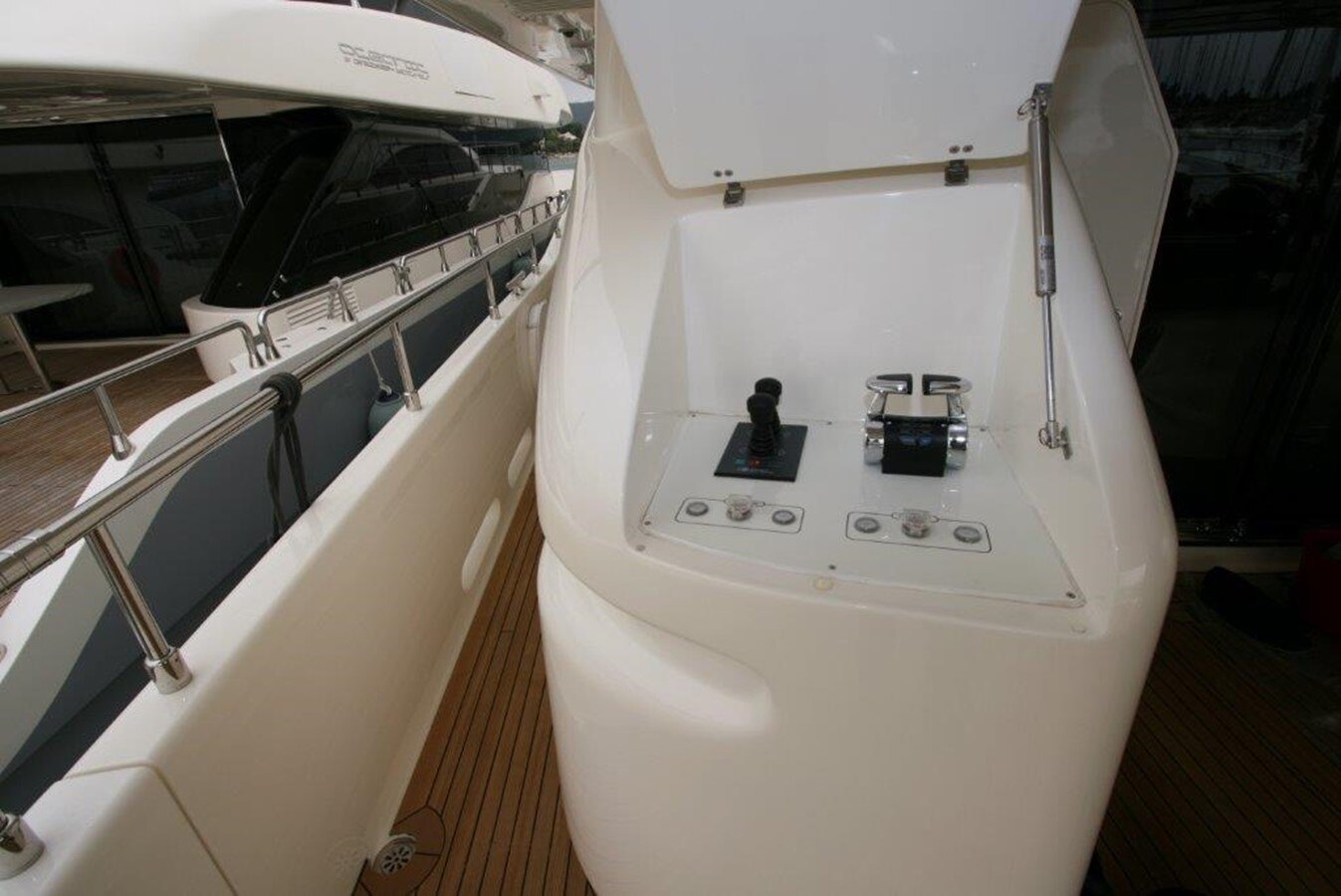 2009-ferretti-yachts-97-892971