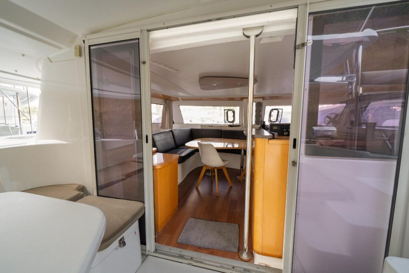 2009-fountaine-pajot-44-3ce7e4