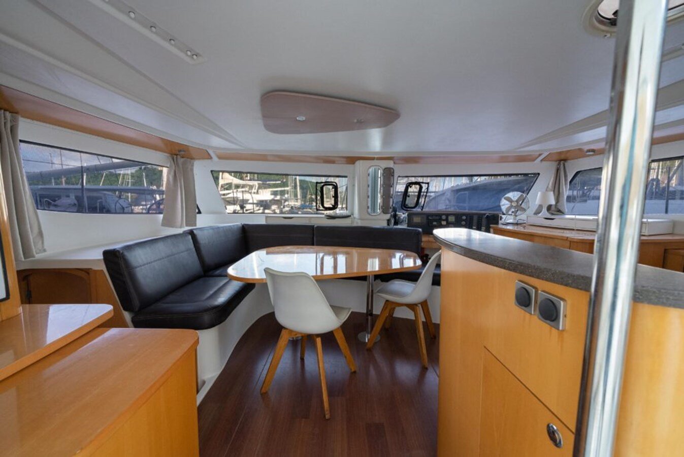 2009-fountaine-pajot-44-3ce7e4