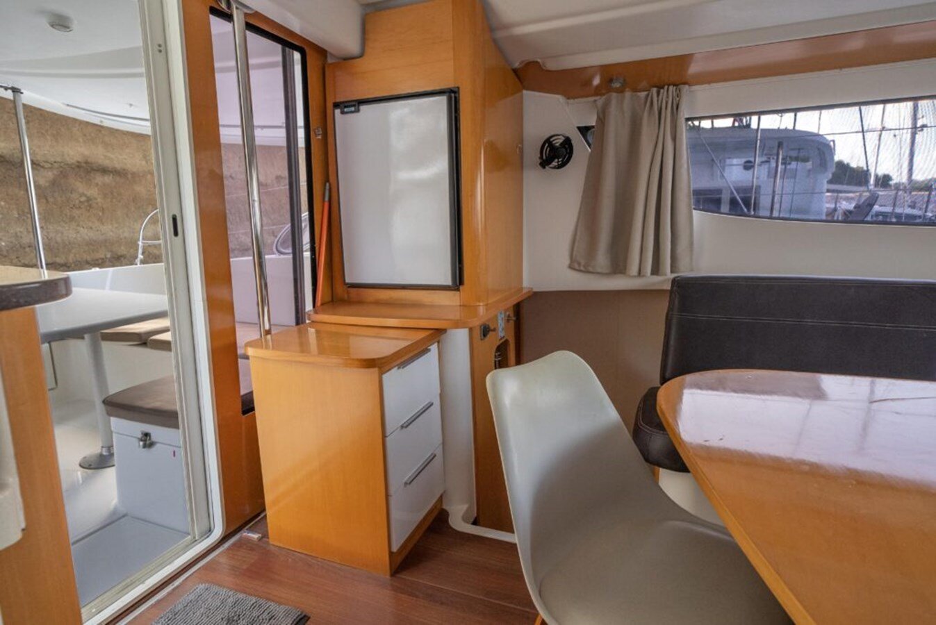 2009-fountaine-pajot-44-3ce7e4