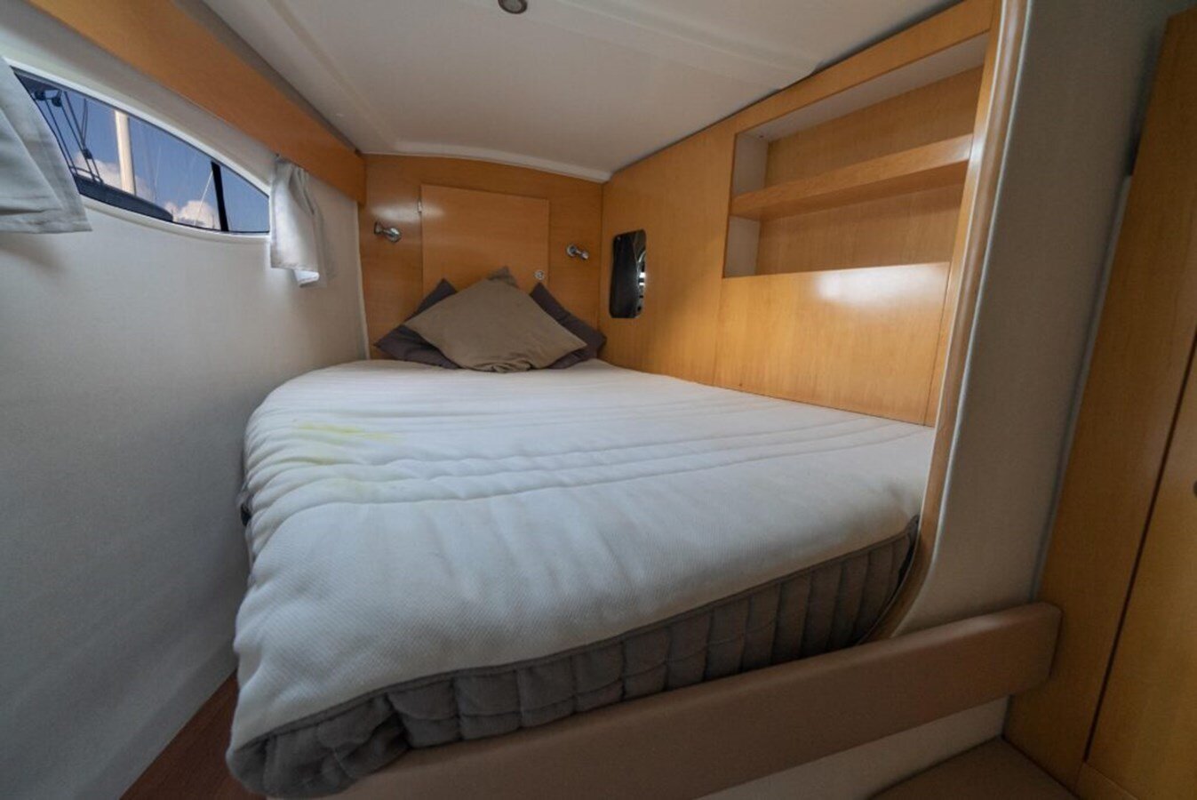 2009-fountaine-pajot-44-3ce7e4